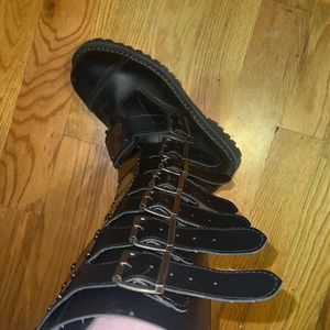 Demonias either a “swing” or “damned” model